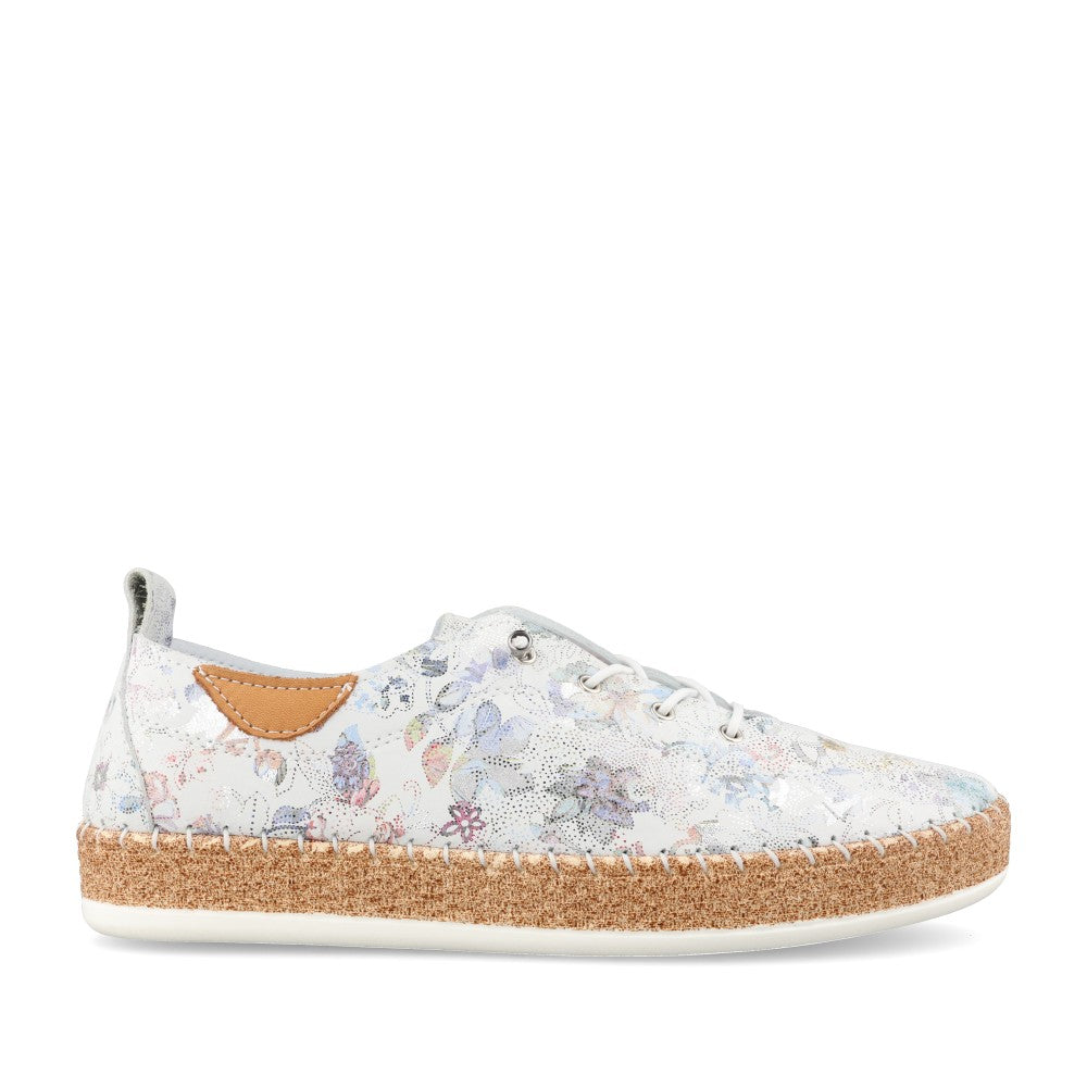Ladies Iva Fle051 Laced Plimsoll In White