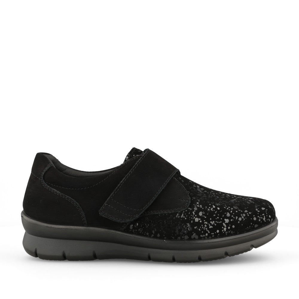 Ladies P-8267 Extra Wide Velcro Shoe In Black
