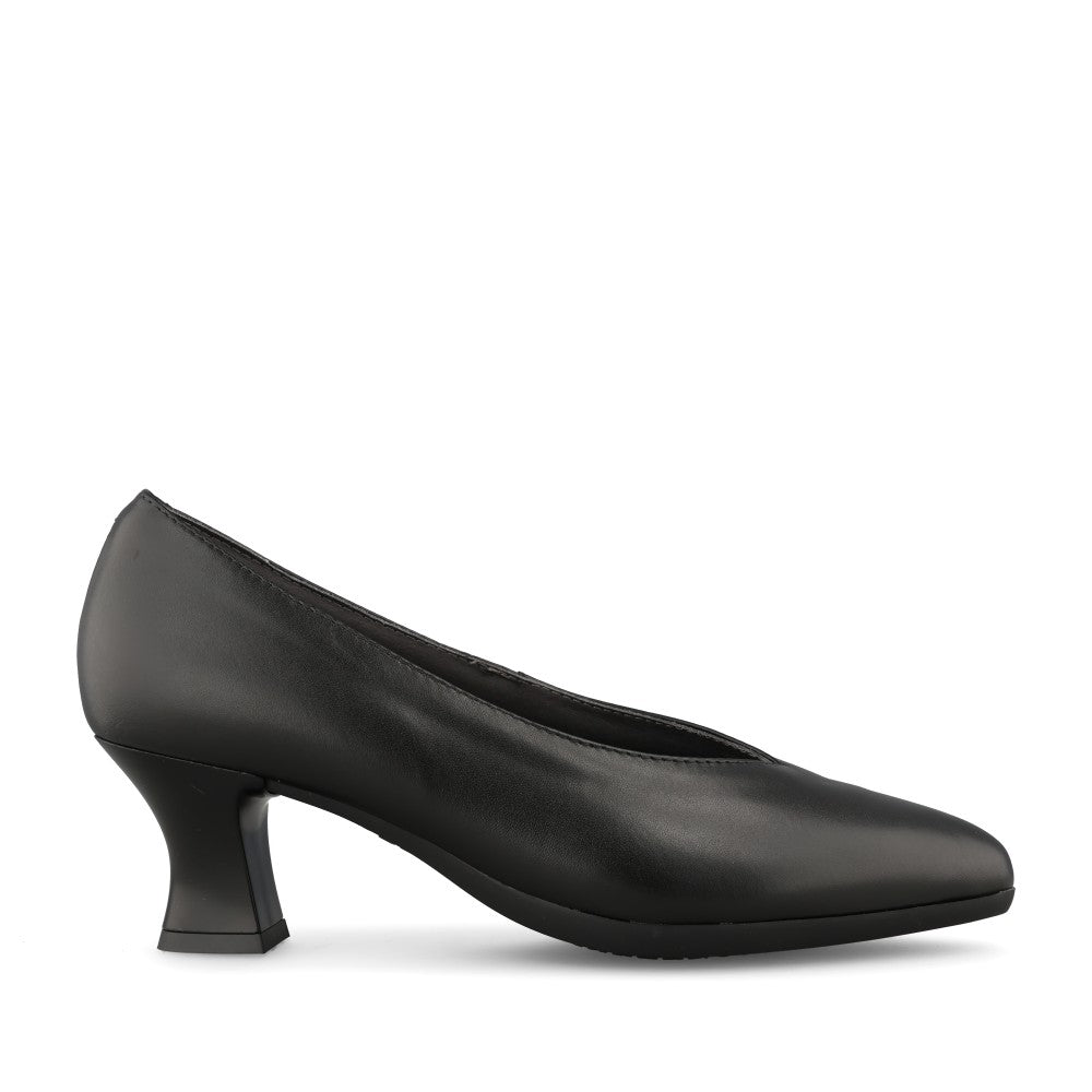 Pitillos Ladies 125 Low Heel Shoe In Black