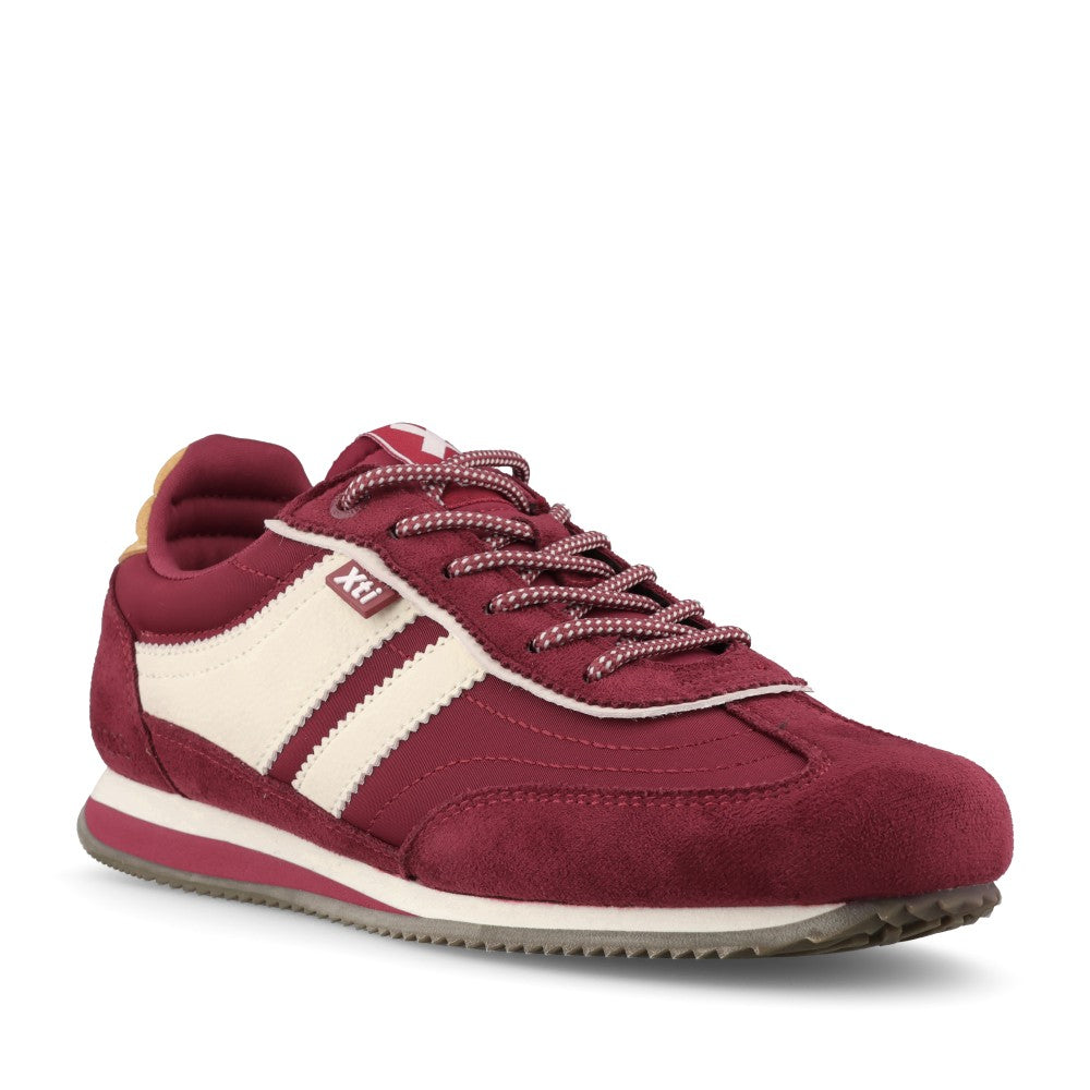 XTI Ladies 146118 Trainer In Burgundy