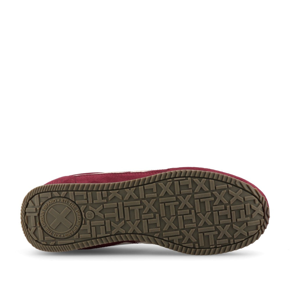 XTI Ladies 146118 Trainer In Burgundy