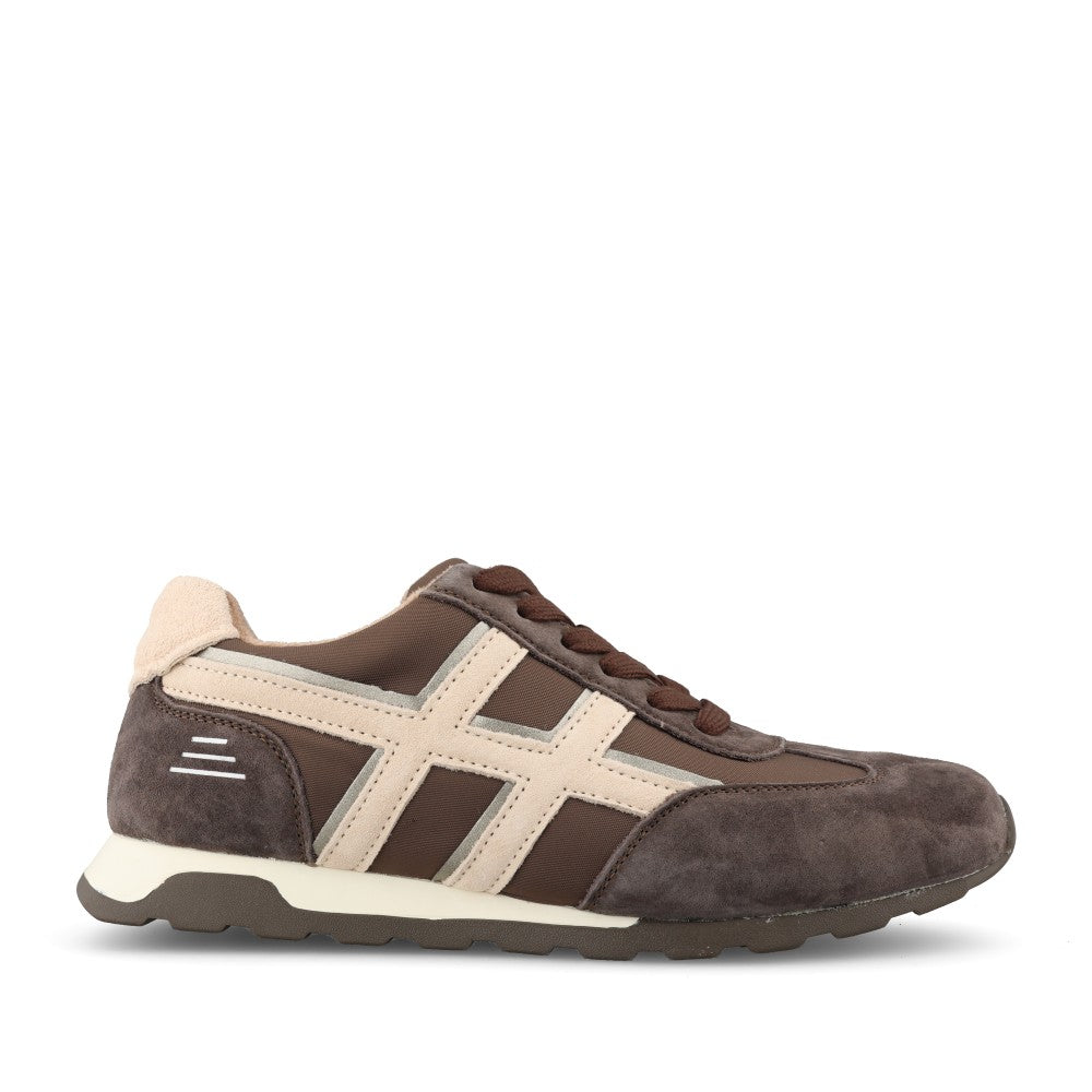 Drilleys Ladies Forty Eight Trainer In Choccy
