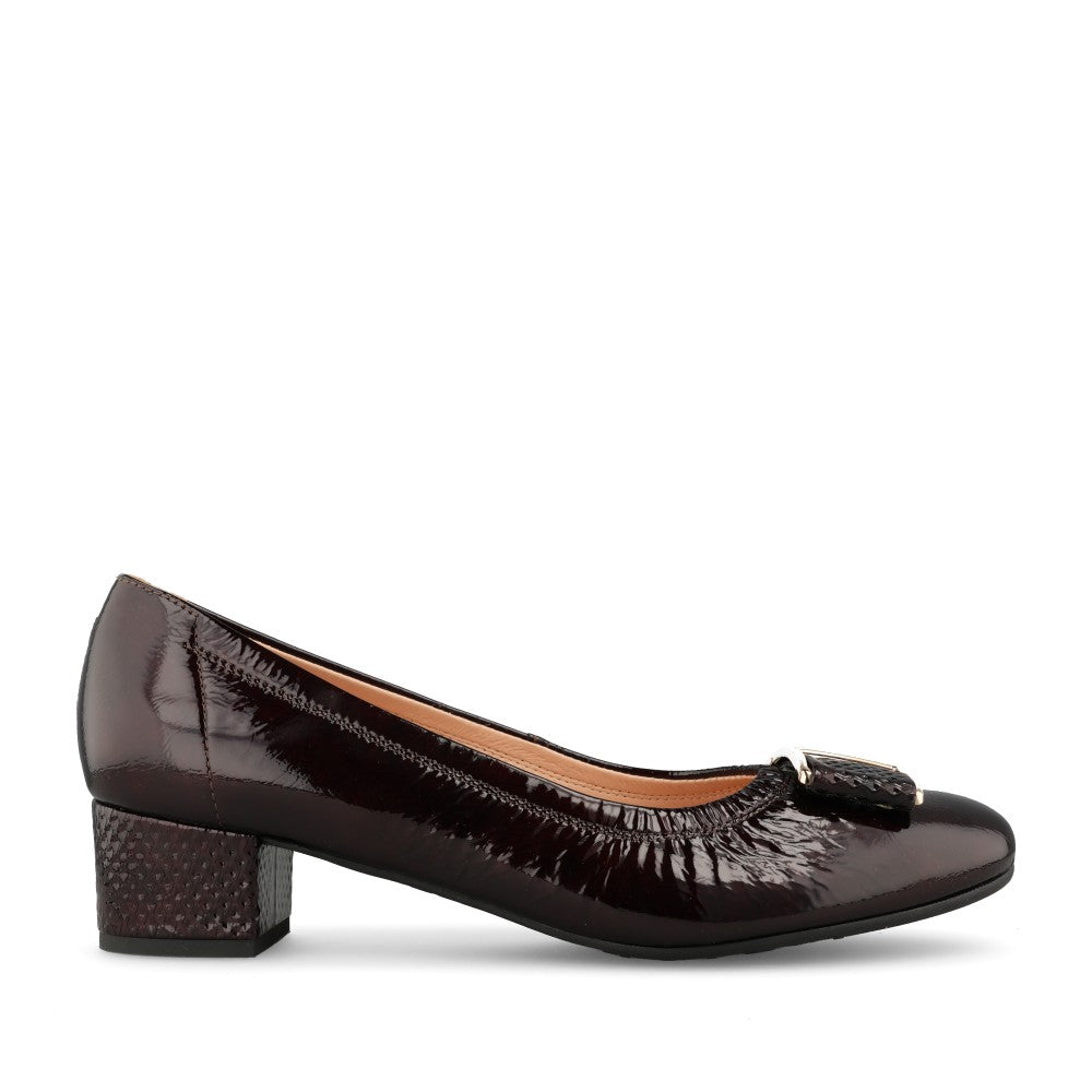 Ladies 5632 G-fit Low Heel Court Shoe In Burgandy Patent