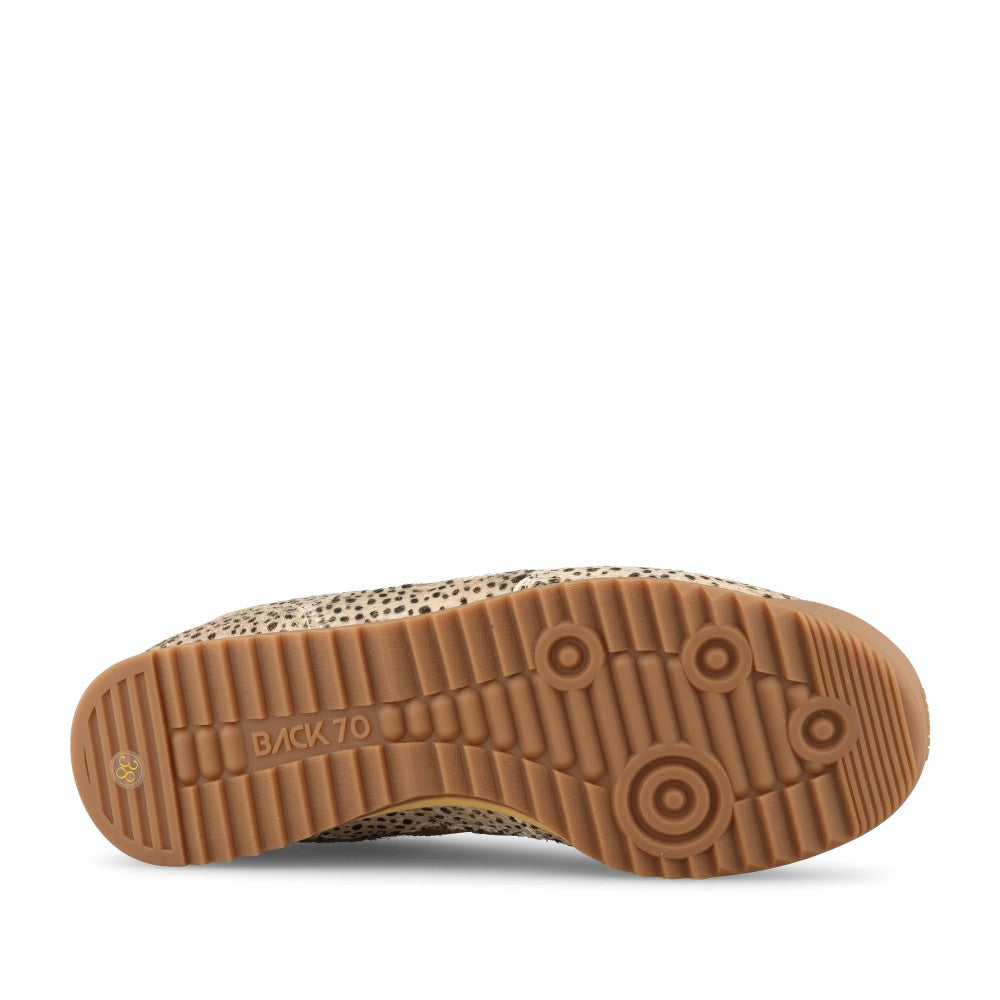 Back 70 Ladies Jogger FW26-P003 Trainer In Gold